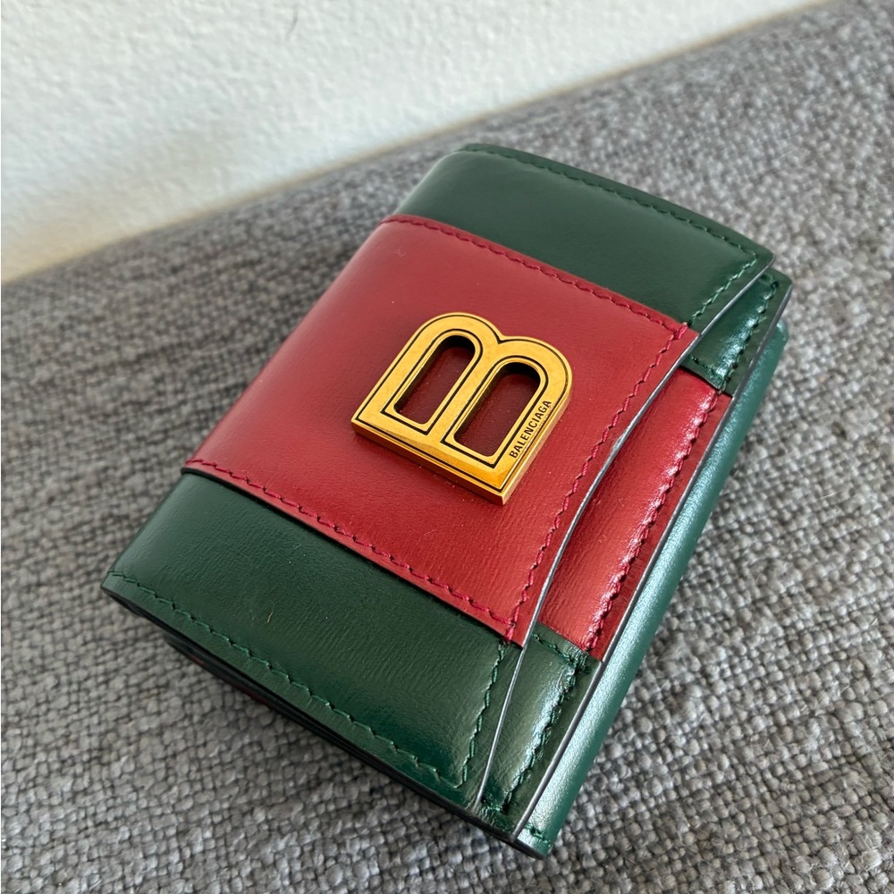 LIVE SHOW EXCLUSIVE Balenciaga x Gucci The Hacker Project collaboration wallet